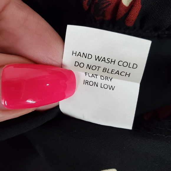 Sienna Sky Cropped Bell Sleeve Tie Neck Bow Blouse Size XS Fall Autumn Black NWT - Picture 9 of 11